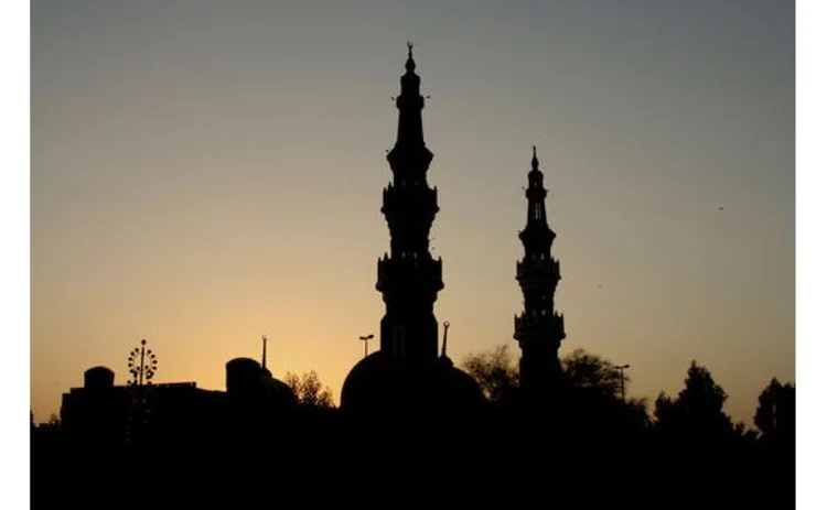 mosque-silhouette-at-dusk