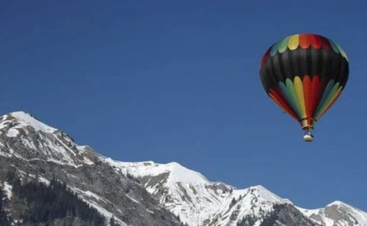 switzerland-alps-hot-air-balloon-floating-over-mountains