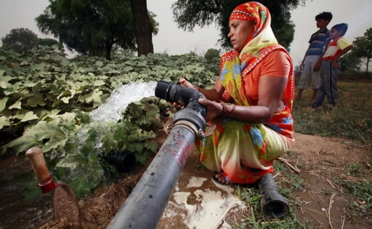 Woman dispensing water in India
