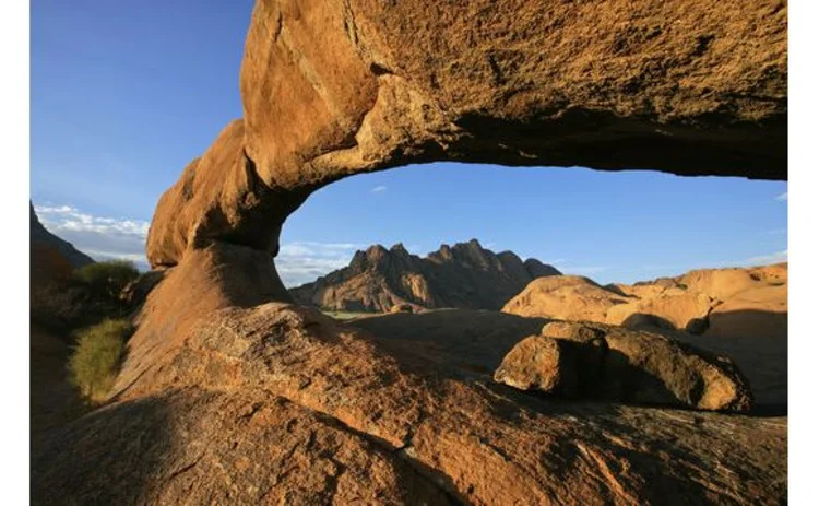 namibia-red-natural-granite-arch-in-desert-against-blue-sky
