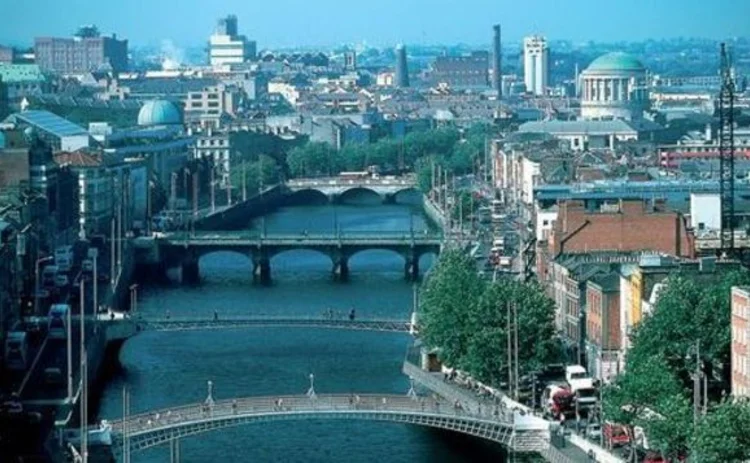 dublin-daytime-cityscape-looking-down-river-liffey