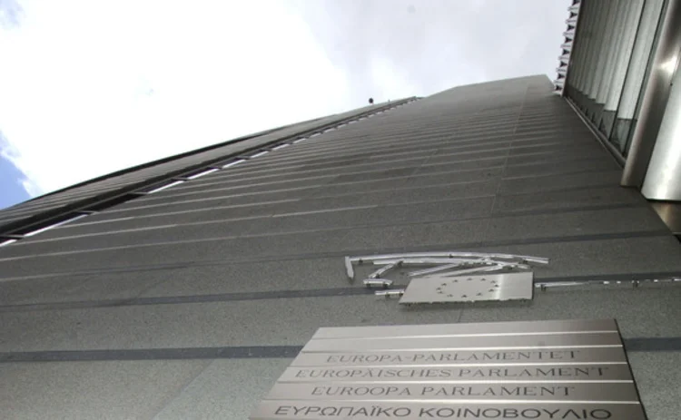 european-parliament-sign-on-building