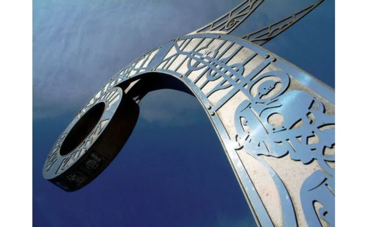 isle-of-man-iron-statue-of-viking-ship-closeup