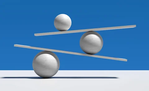 Three spheres balancing