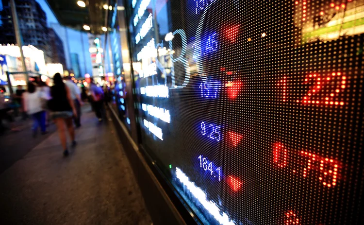 Falling-Chinese-stocks-threatens-snowballs