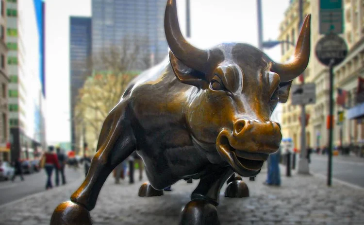 Charging-bull-Wall-Street