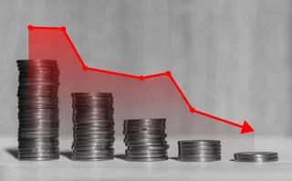 Downwards graph showing coins and a red arrow